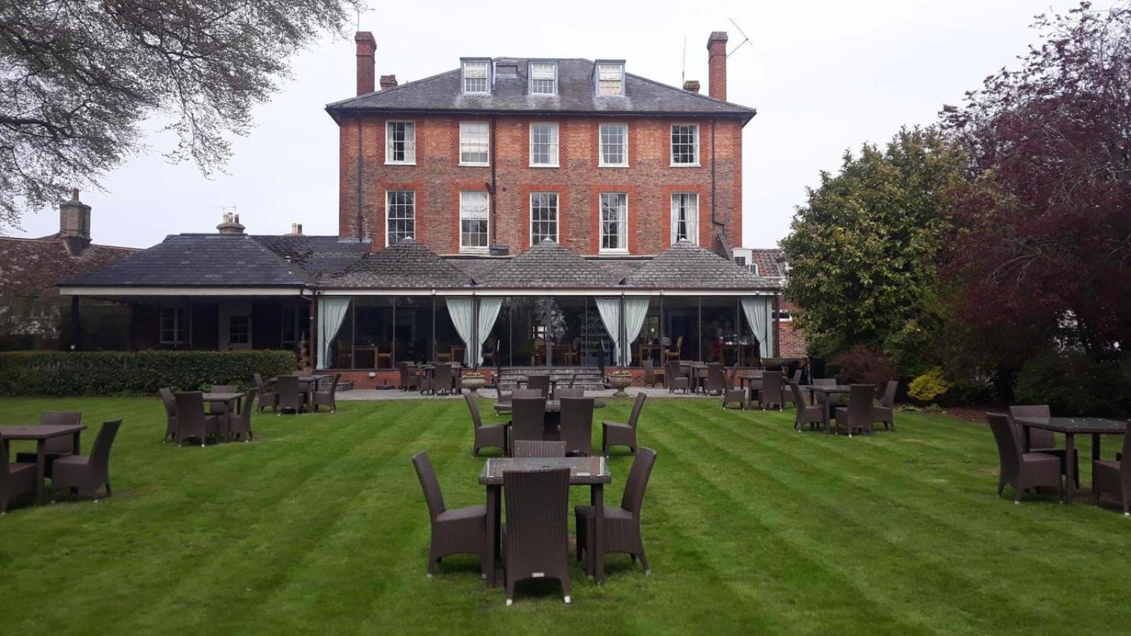 The Riverside House Hotel Mildenhall Exterior photo