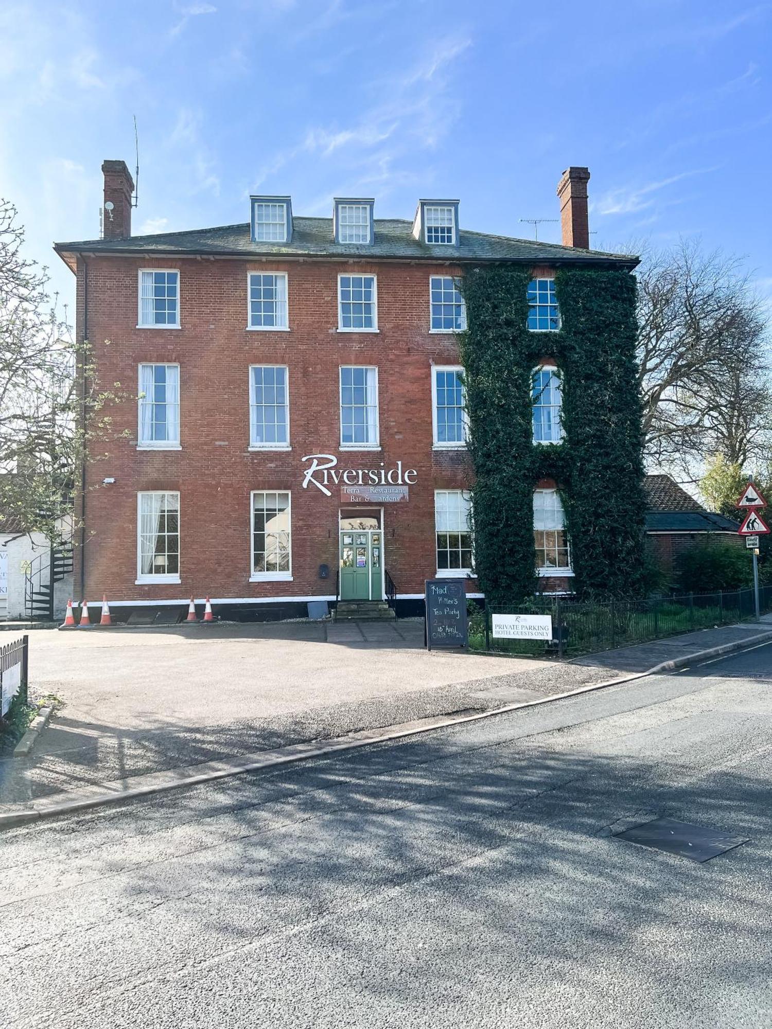 The Riverside House Hotel Mildenhall Exterior photo