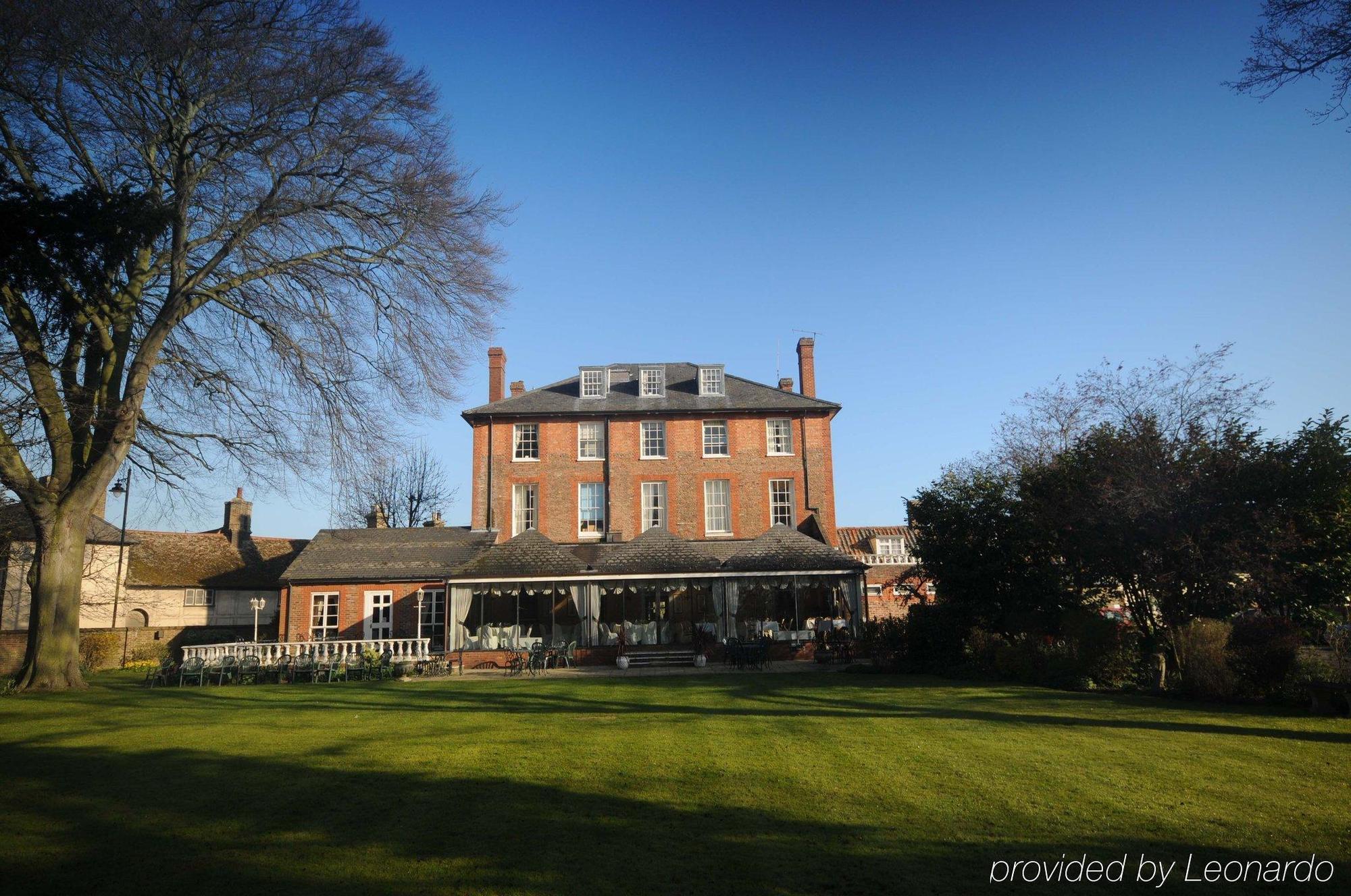 The Riverside House Hotel Mildenhall Exterior photo