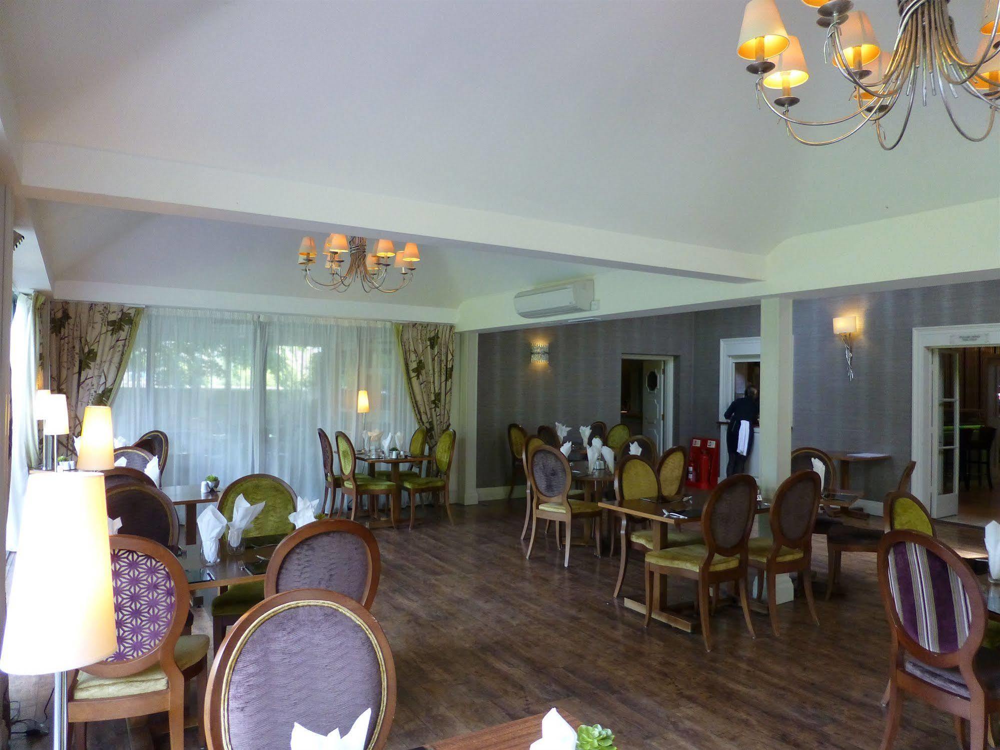 The Riverside House Hotel Mildenhall Exterior photo