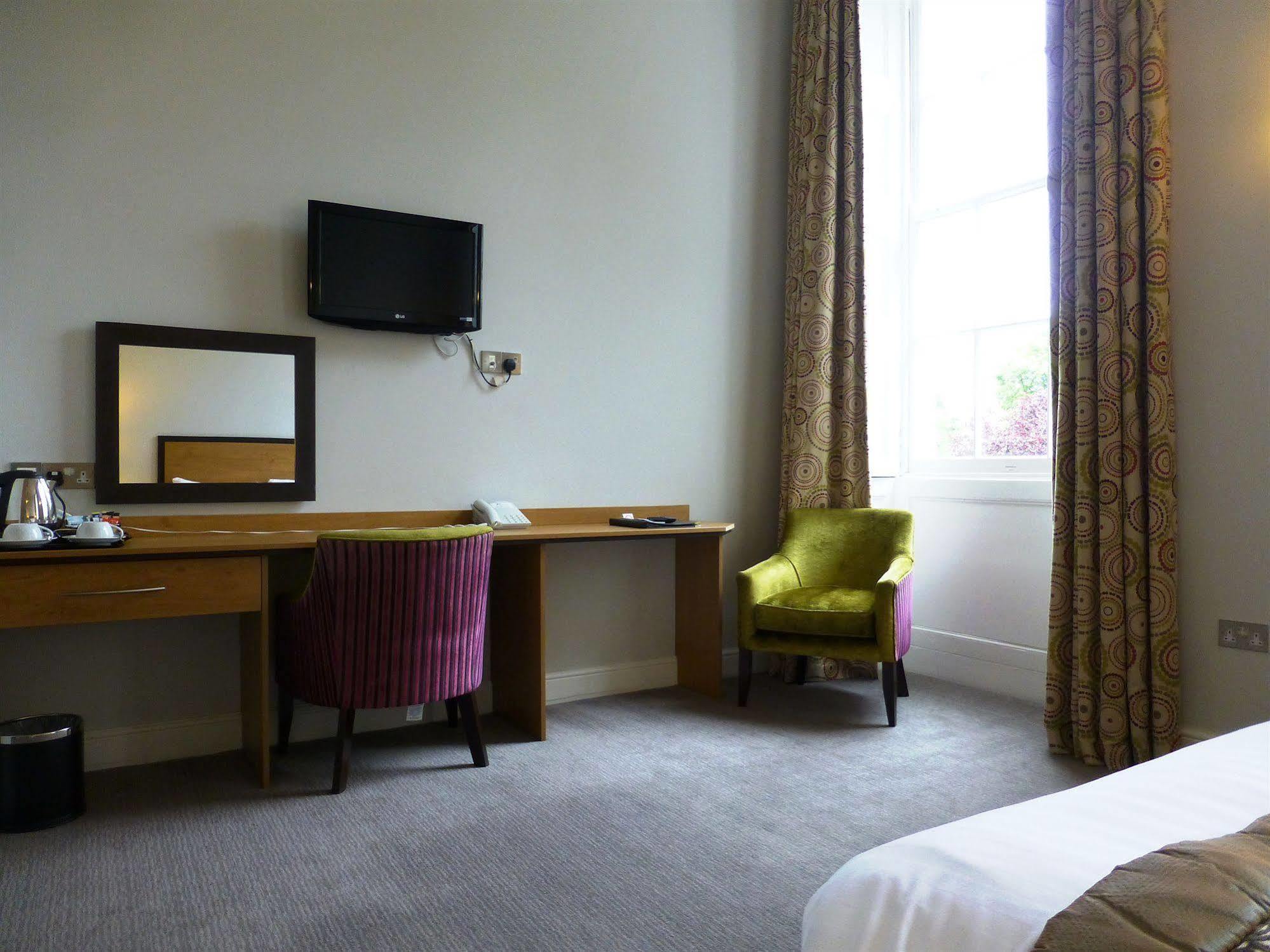 The Riverside House Hotel Mildenhall Exterior photo
